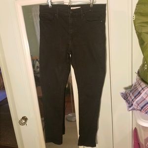Levi’s Slimming Skinny jean, waist 32, length 30,high rise, black,